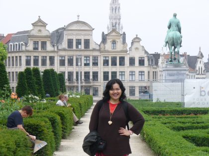 Aku di Depan Sebuah Taman di Brussels (Foto: Wahyu ISS, Juni 2008)