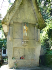 Makam Lainnya di Ke'te' Kesu' (Foto: Swary Utami Dewi, Mei 2007