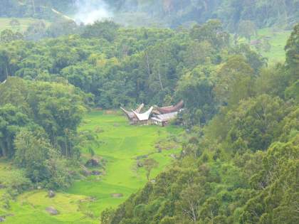 Pemandangan dari Batutumonga (Foto: Swary Utami Dewi, Mei 2007)